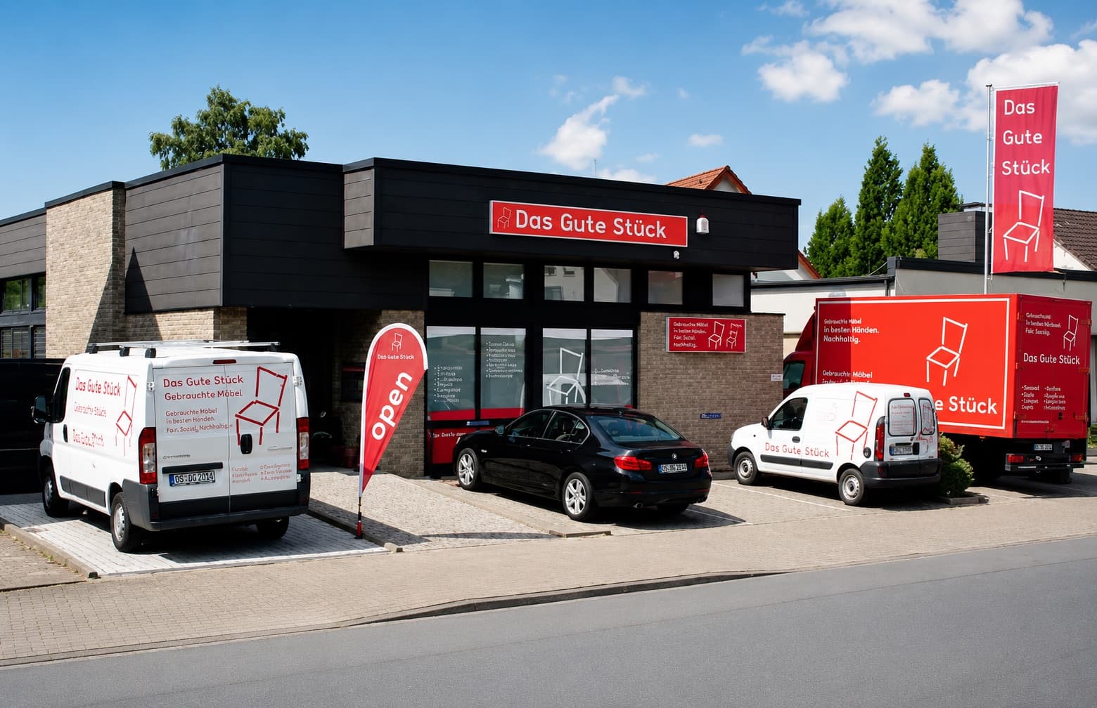 Firmengebäude von Das Gute Stück in Herford mit Ladenlokal, beschriftetem Transporter und LKW
